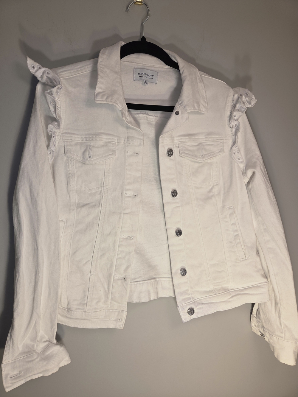 crown & ivy White Ruffle-Shoulder Denim Jacket
